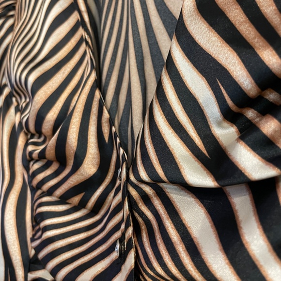 Tiger striped button down, small, Guess Jeans - Picture 9 of 9